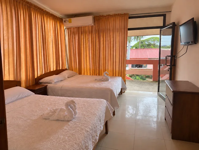 Habitación del hotel con dos camas